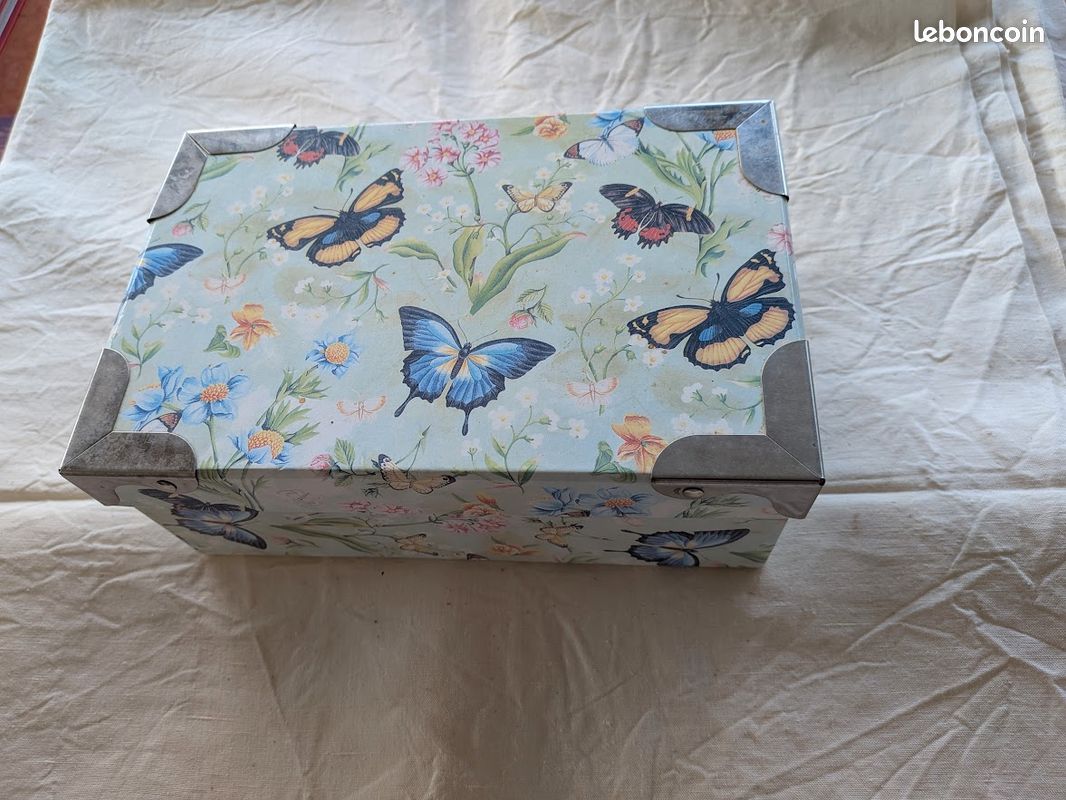 Boîte carton Rigide, Vert Menthe, Décors fleurs et Papillons (image 1)