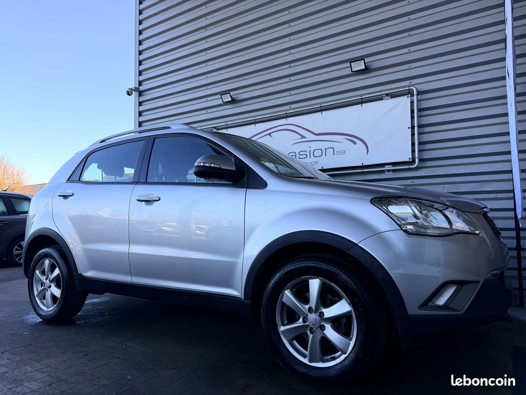 Ssanggyong Korando 2.0 / 4X4 / 150ch / Premier propriétaire / Siege chauffant / Vitre electrique / Bluetooth ... (image 2)