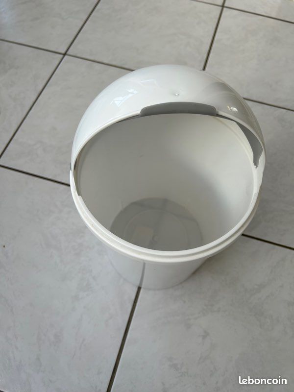 Poubelle salle de bain (image 2)