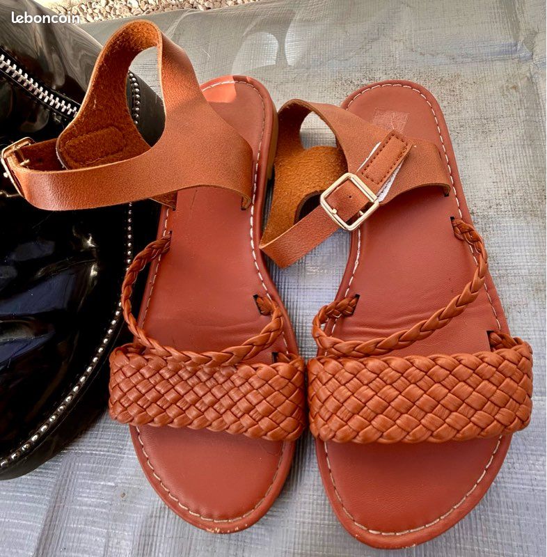 Lot de 3 paires de chaussures 34/35 (image 2)
