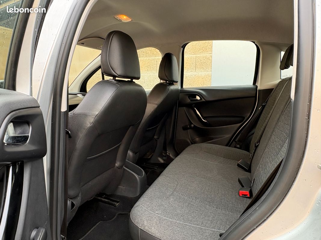 CITROËN C3 II 1.2 e-VTi Exclusive Entretien/CarPlay/Caméra/Clim/Crochet CT:OK GARANTIE 6 mois (image 4)