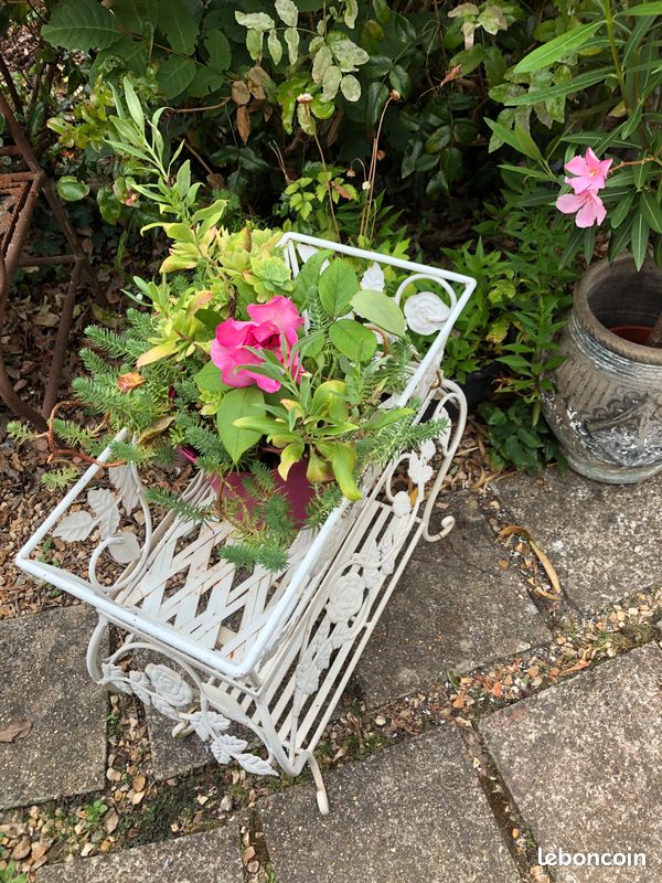 Jolie jardinière / porte pot de fleurs en fer forgé avec support (image 11)