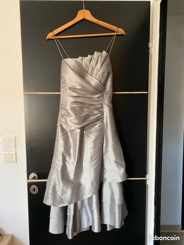 Robe de cérémonie (image 1)