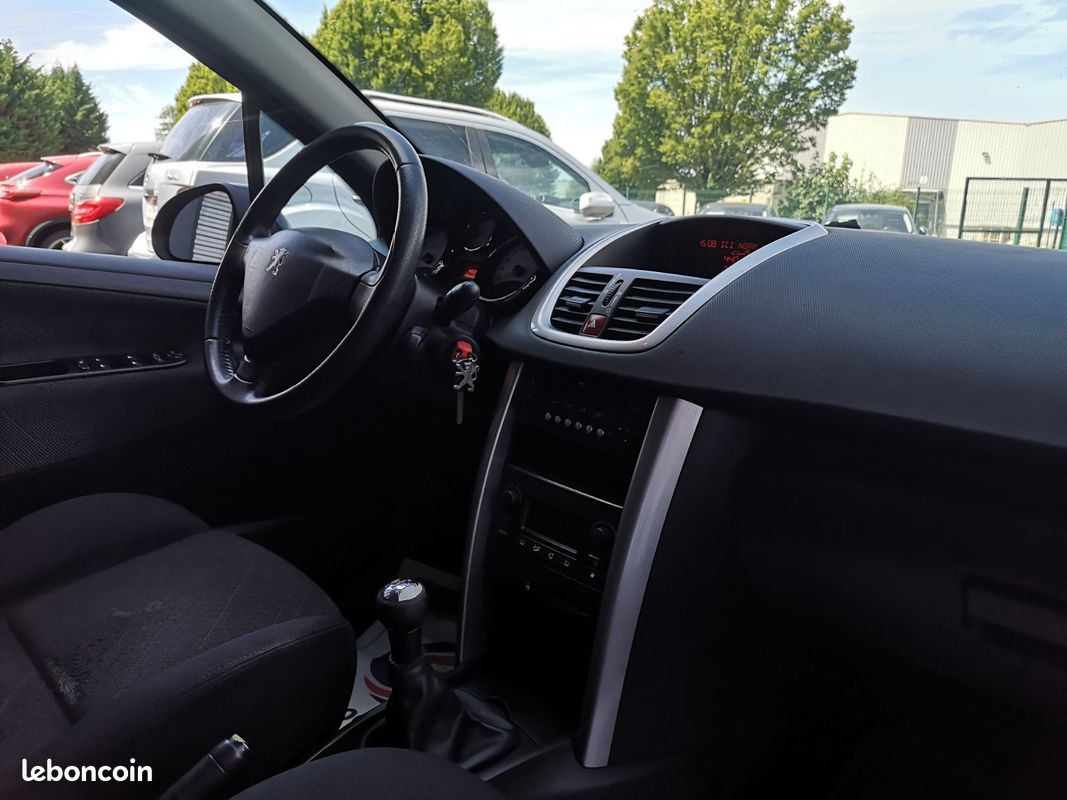Peugeot 207 1.4 VTI 16v 95Ch Premium Pack (image 8)
