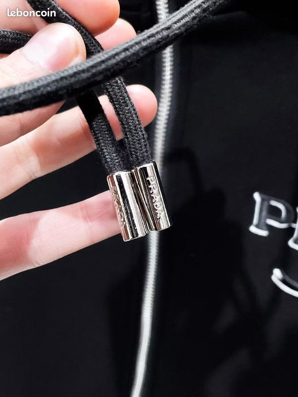 Sweat Prada noir pour homme, capuche avec cordons, poches latérales (image 6)