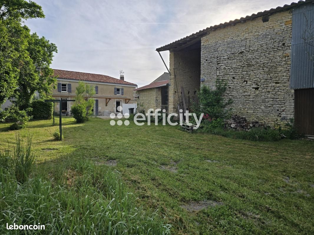 Maison 4 pièces 122 m² · à Saint-Hilaire-la-Palud · 122 m² · 245 500 €