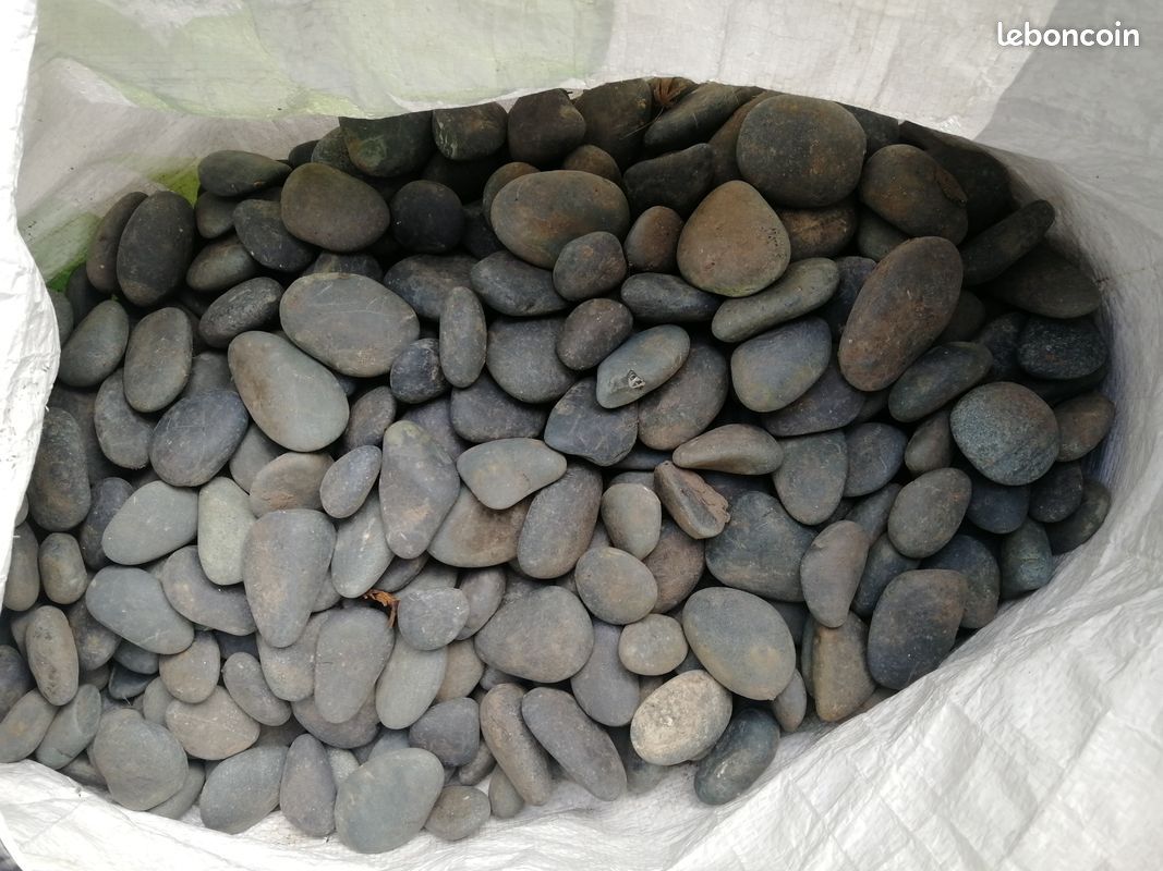Galets d'ornement gris anthracite granulométrie 16-25 mm (image 1)