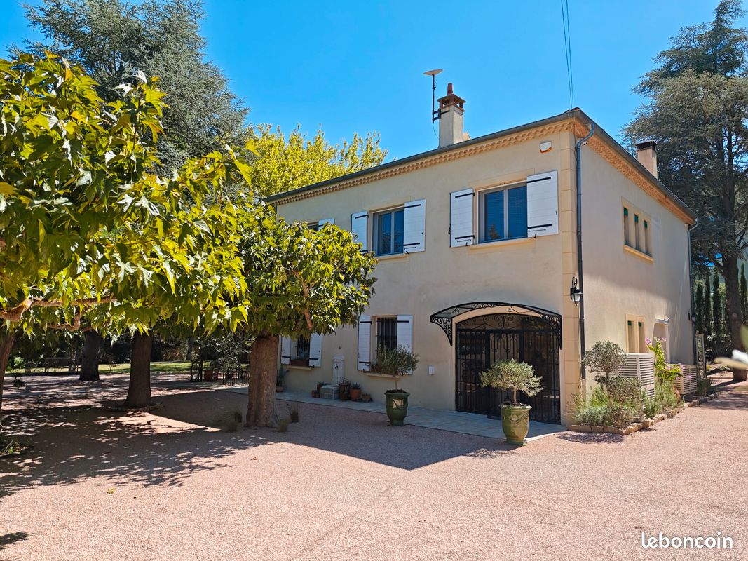 Maison 6 pièces 205 m² · à Aix-en-Provence · 205 m² · 1 590 000 €