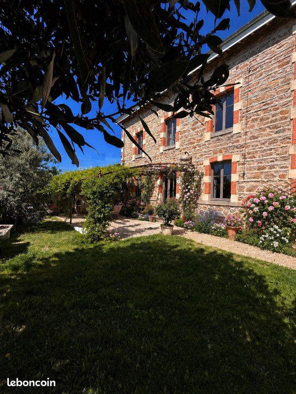 Maison 9 pièces 280 m² · à Saint-Just-Saint-Rambert · 280 m² · 499 000 €
