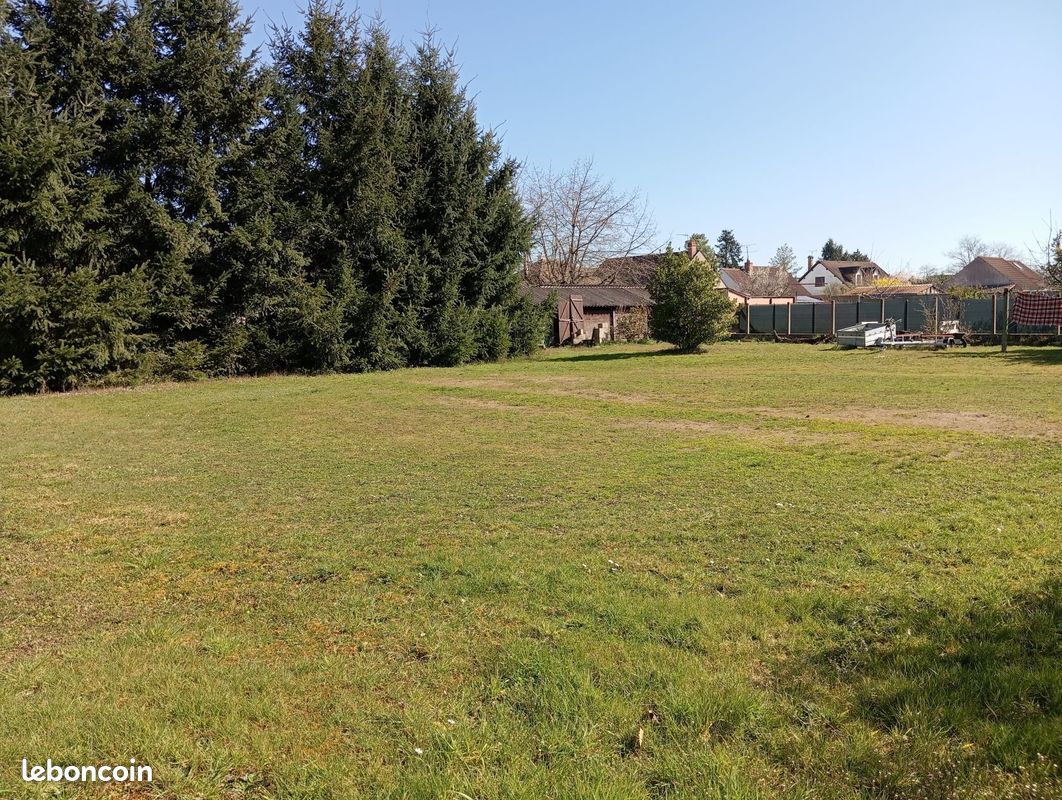 Terrain à bâtir de 790 m² à CHATEAUNEUF-SUR-LOIRE (45) · à Châteauneuf-sur-Loire · 79 500 €