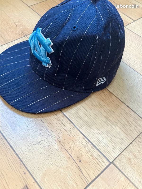 Casquette Trucker UNC Bleu Marine En Laine – Taille 7 Ajustée – Occasion