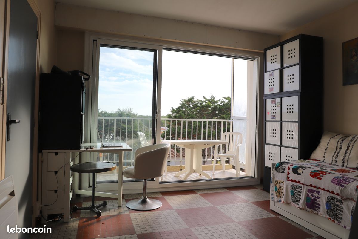 Studio (image 1)