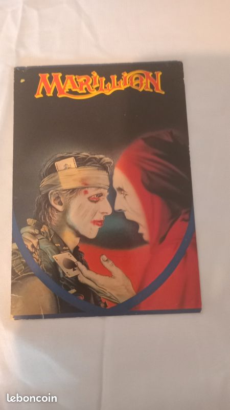 Lot Marillion " fugazi " 1 double cd + 1 carte postale " assassing " + 1 tee-shirt brodé main (image 8)