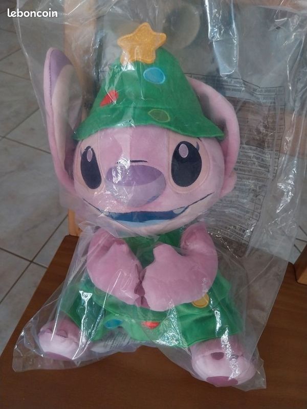 Peluche moyenne Angel Stitch sapin Fêtes de Noël Merry Christmas Disney (image 1)
