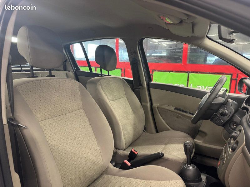 Renault CLIO III 1.5 DCI 85CH EXTRÊME CLAIRE QUICKSHIFT 5P ATOMATIQUE (image 14)