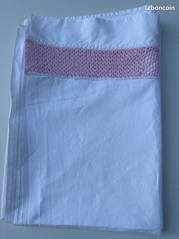 Petit drap brodé 170 x 114 cm (image 5)