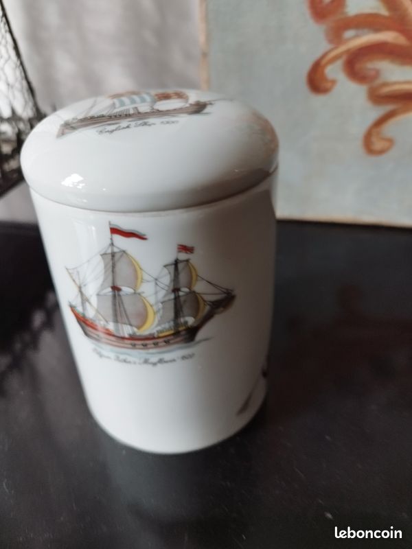 Pot avec couvercle, bonbonnière ou boîte à thé ou boîte à coton en porcelaine de limoges (Voilier (image 2)