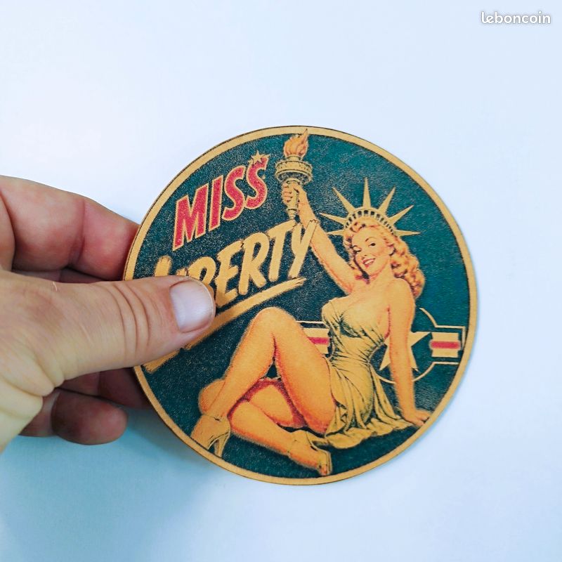 Ecusson Miss Liberty style Pin-up Vintage (image 2)