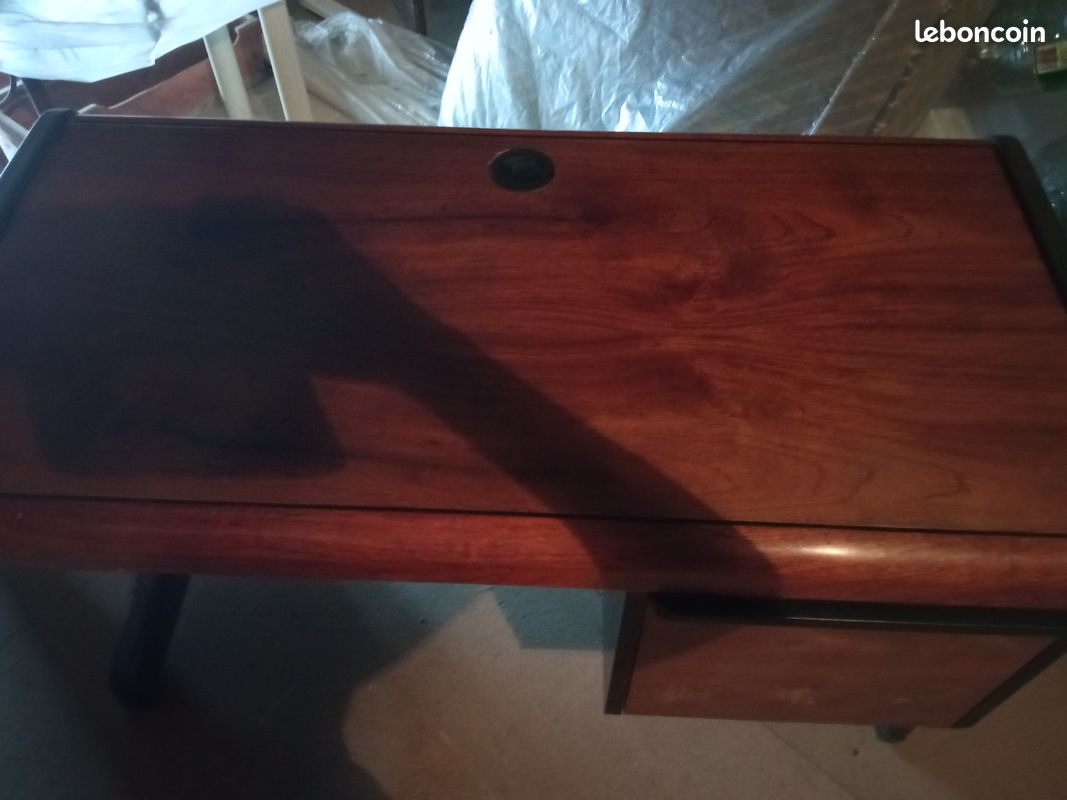 Bureau (image 2)