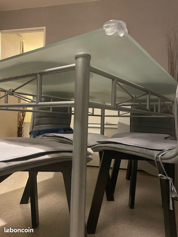 Table (image 4)