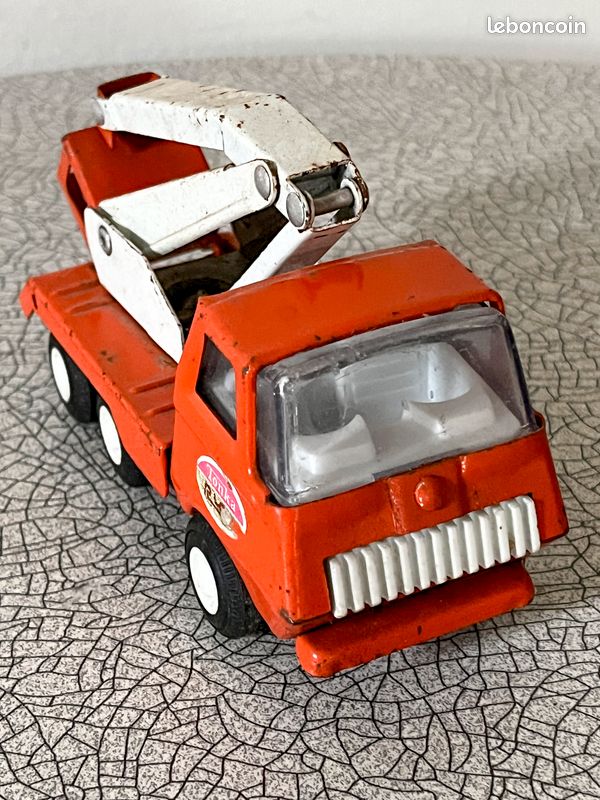 Jouet des années 70 - Collectionneurs ou nostalgiques, un camion Benne en métal de la marque TONKA - Jeux & Jouets