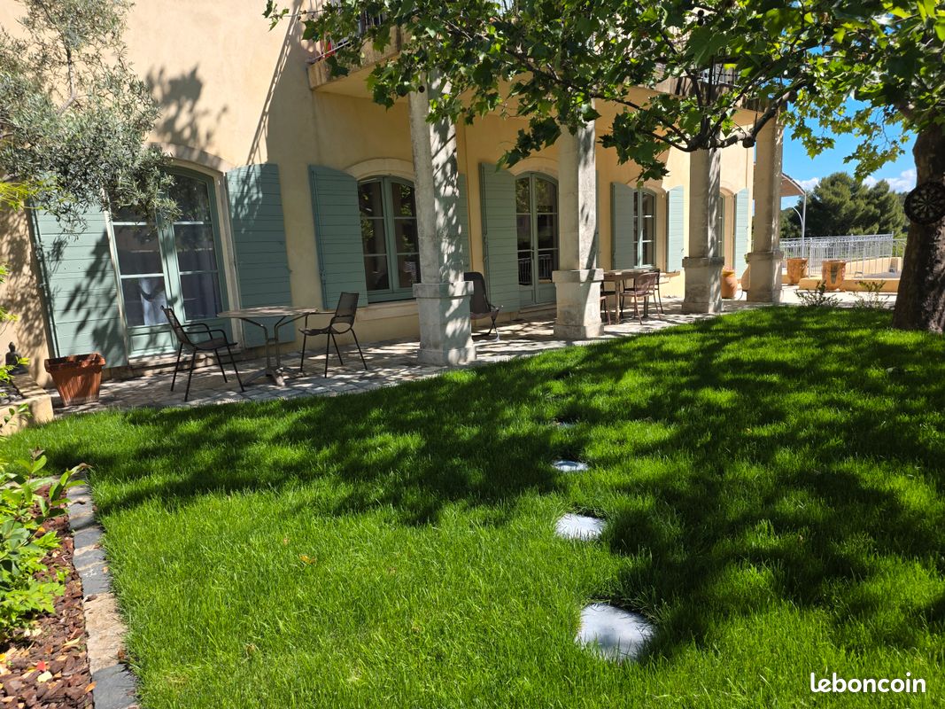 Local commercial 6 pièces 160 m² · à Cabriès · 160 m² · 890 000 €