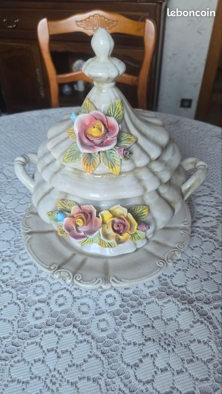Ancienne soupière porcelaine LCS R. Capodimonte (image 1)