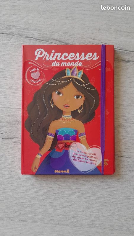 Cahier créatif Princesses du monde (image 1)