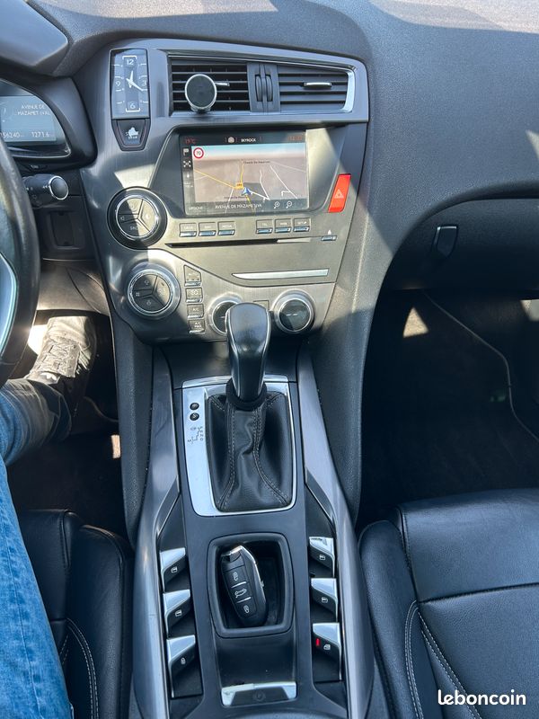 DS DS5 - 2.0 BlueHDI 180 Sport Chic - BVA / Caméra de recul et Aide au stationnement AV & AR / Sièges Cuir électrique / Démarrage Keyless / Jantes alu 18" / Très belle configuration / Garantie 3 mois (image 9)