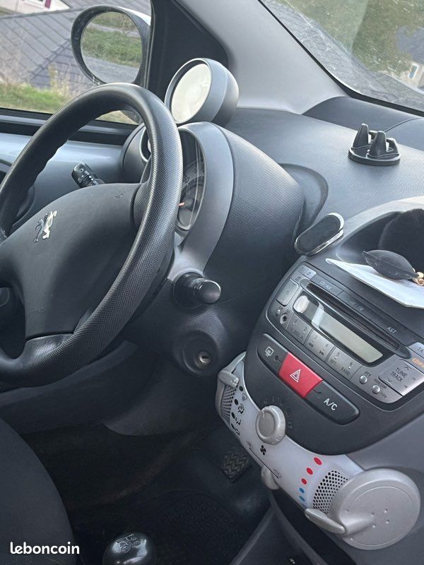 Voiture 107 Peugeot Trendy 5 portes (image 2)