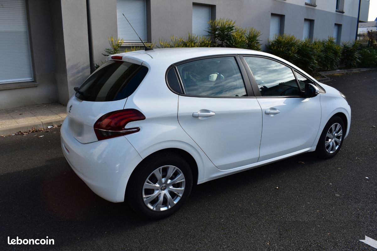 Peugeot 208 Active 1.6 BlueHDI 100ch (image 2)