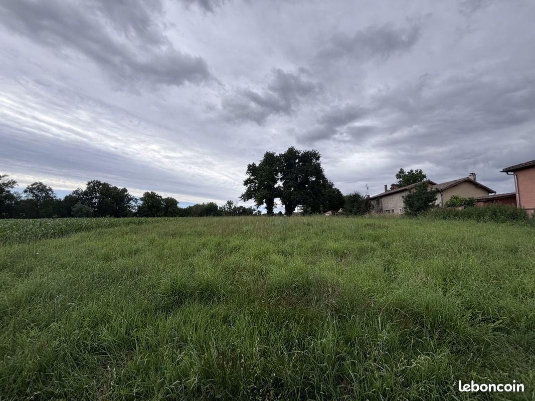 Terrain à bâtir de 657 m² à FRANCHELEINS (01) · 105 000 €