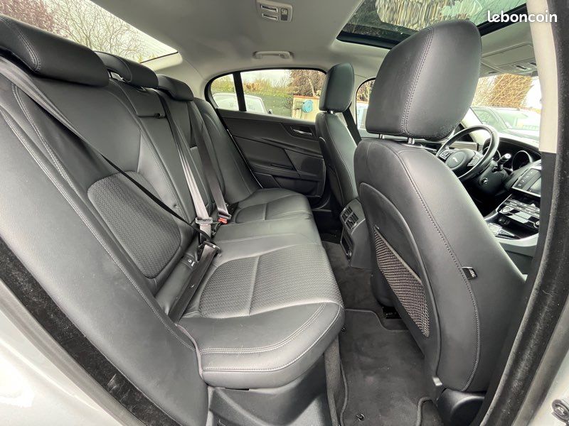 Jaguar XE 2.0 180ch BVA8 R-Sport (image 9)