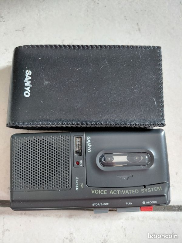 Dictaphone vintage Sanyo petite cassette (image 1)