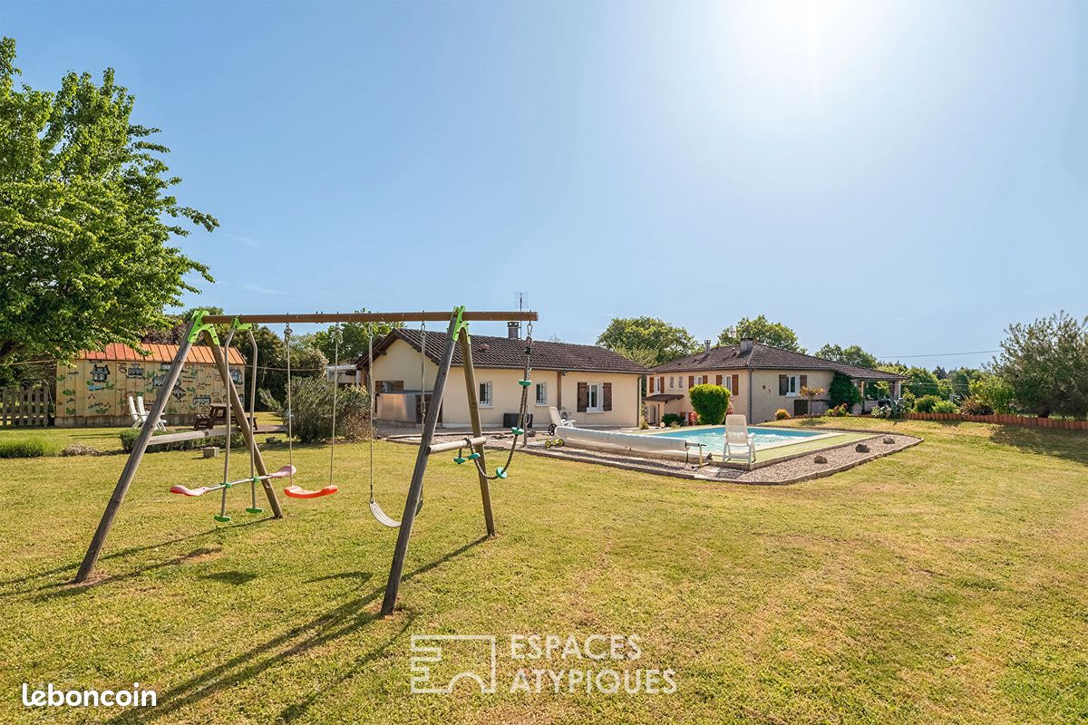Maison 11 pièces 239 m² · à Saint-Léon-sur-l'Isle · 239 m² · 399 000 €