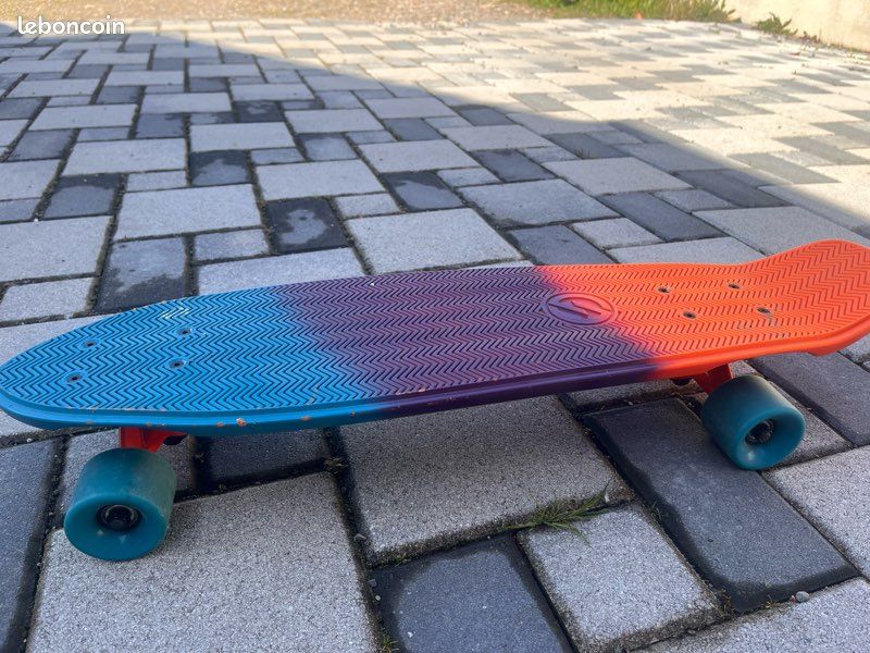 Skateboard (image 1)