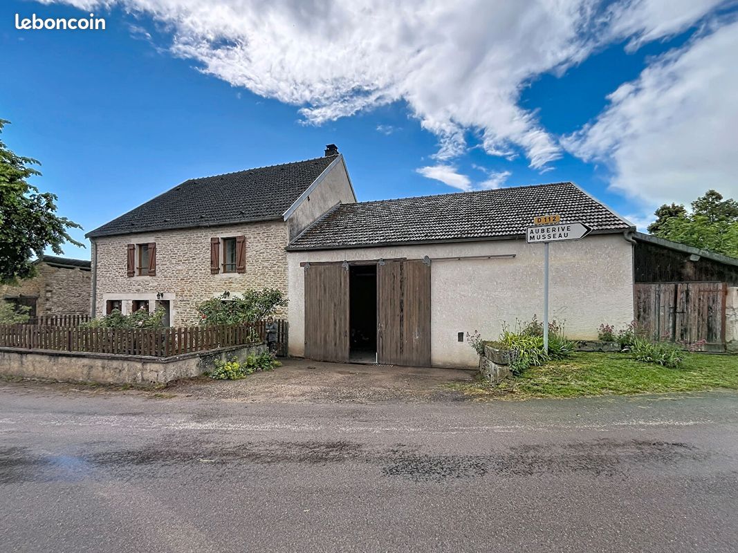 Maison 5 pièces 158 m² · à Mouilleron · 158 m² · 98 500 €