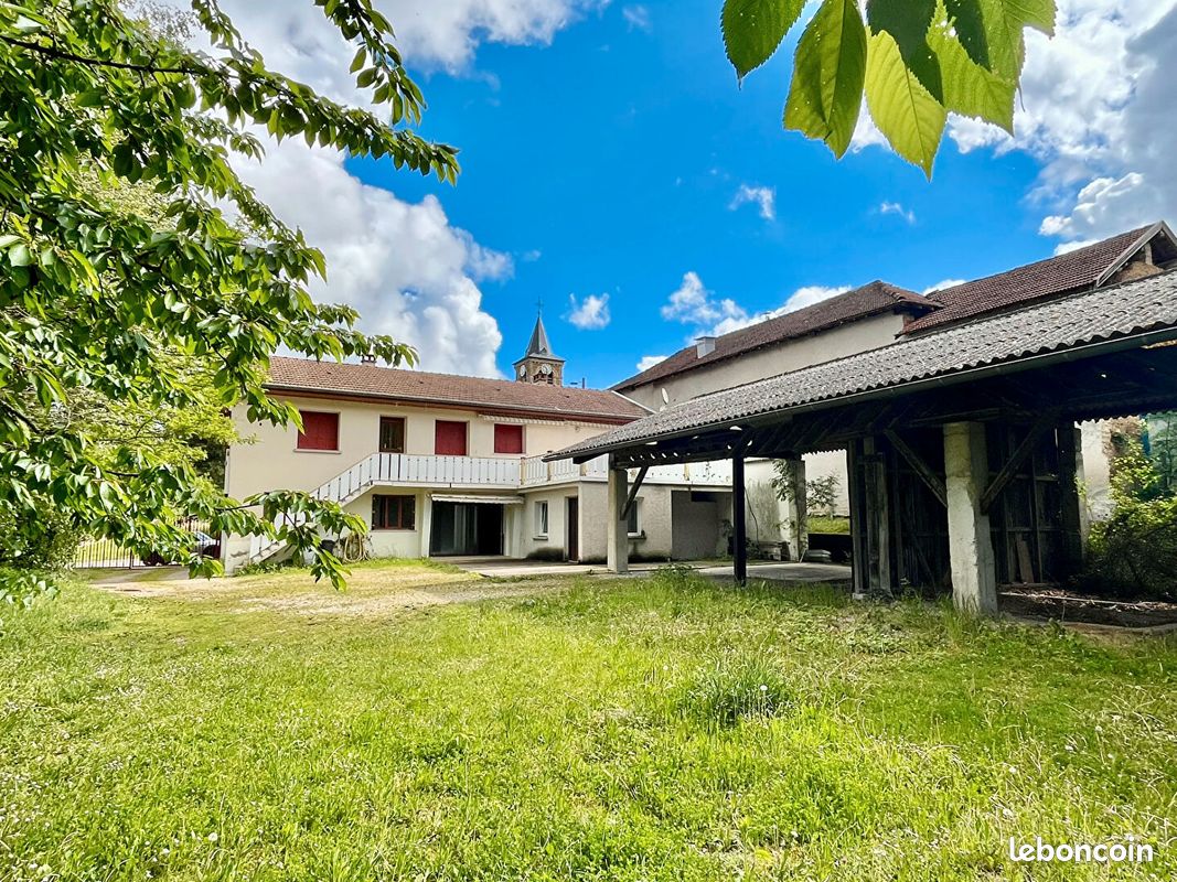 Maison 5 pièces 160 m² · à Mottier · 160 m² · 210 000 €