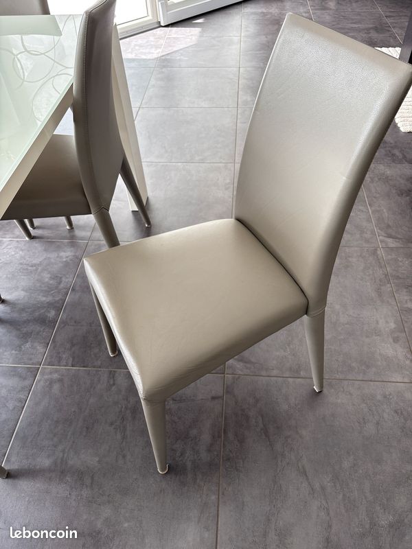 Table salle à manger avec chaises (image 2)