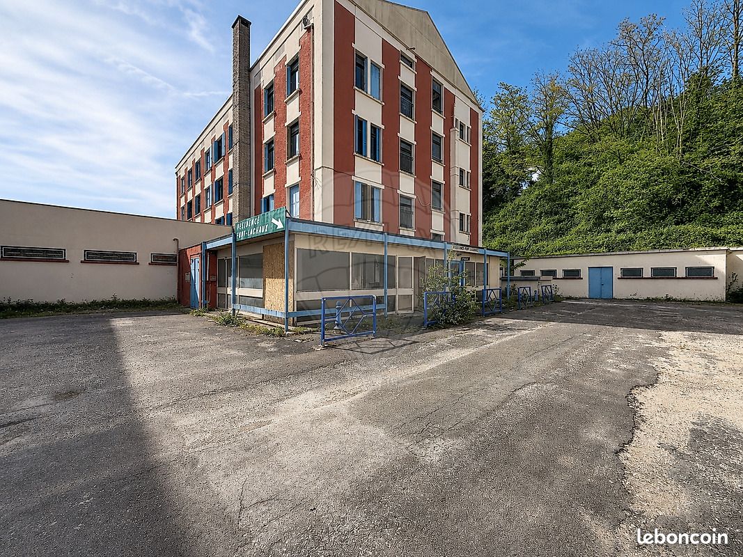 Local commercial 1388 m² · à Sochaux · 1 388 m² · 375 000 €