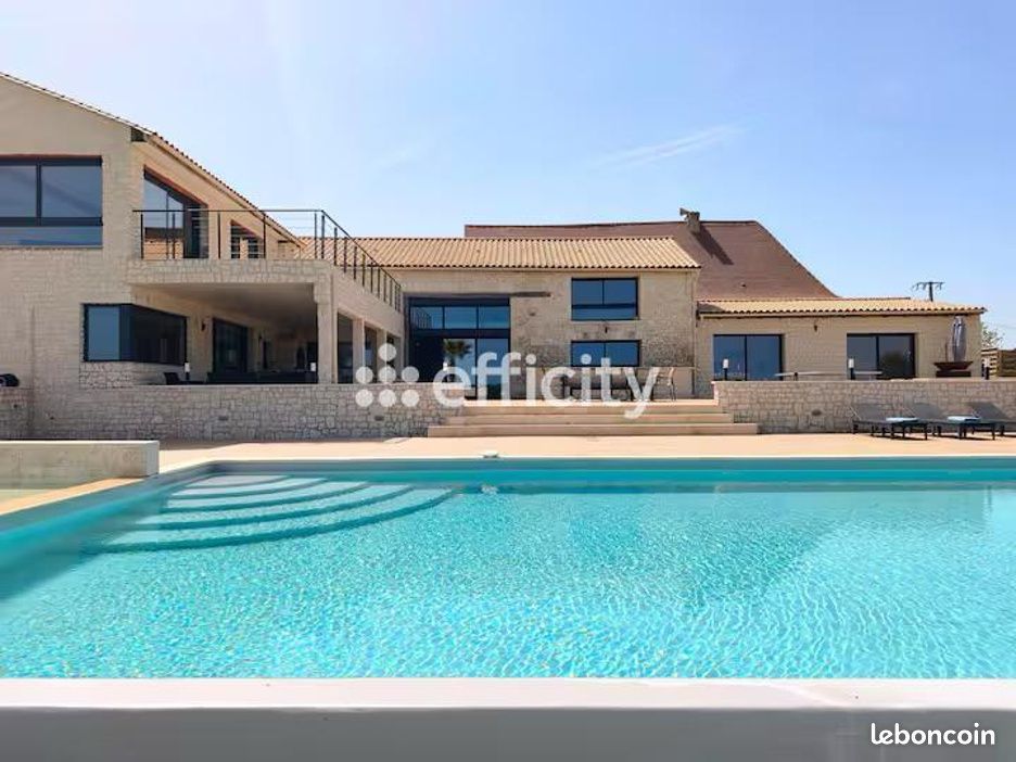 Maison 12 pièces 650 m² · à Bergerac · 650 m² · 1 950 000 €