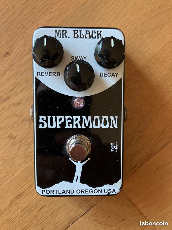 Mr Black Supermoon (image 1)