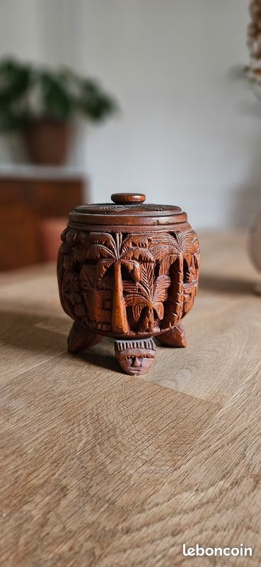 Boîte à tabac en bois sculptée Madagascar (image 2)
