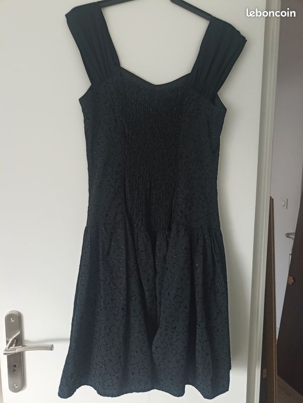 Robe noire à pailettes soirée taille 40 (image 2)