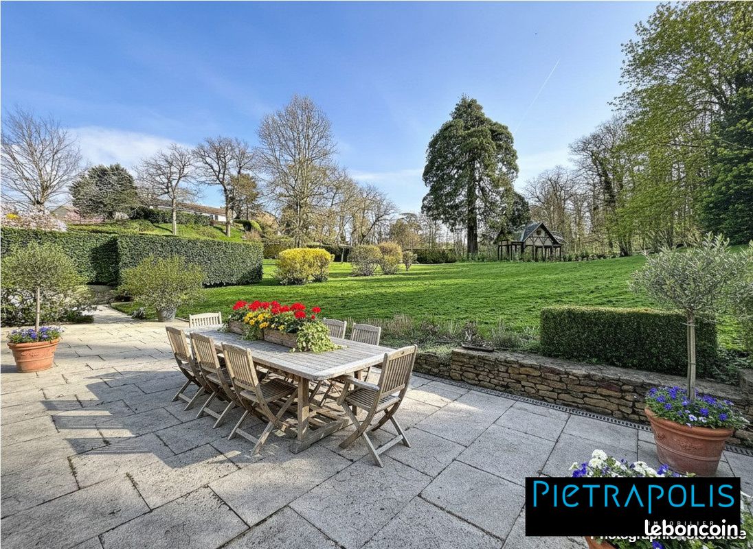 Maison 7 pièces 224 m² · à Lissieu · 224 m² · 890 000 €