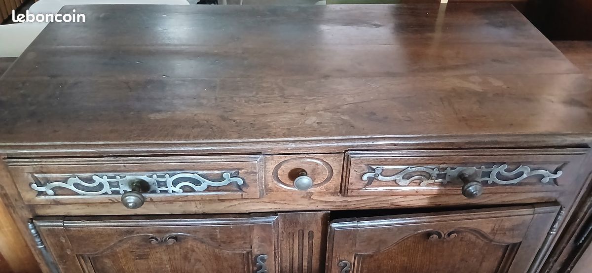 Buffet bas de style Louis XV en bois massif (image 3)