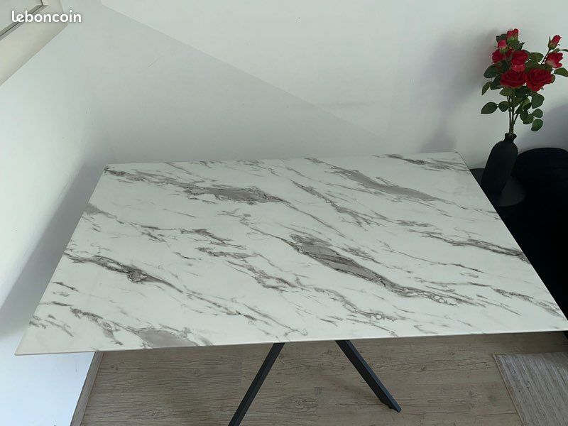 Table à manger effet marbre (image 1)
