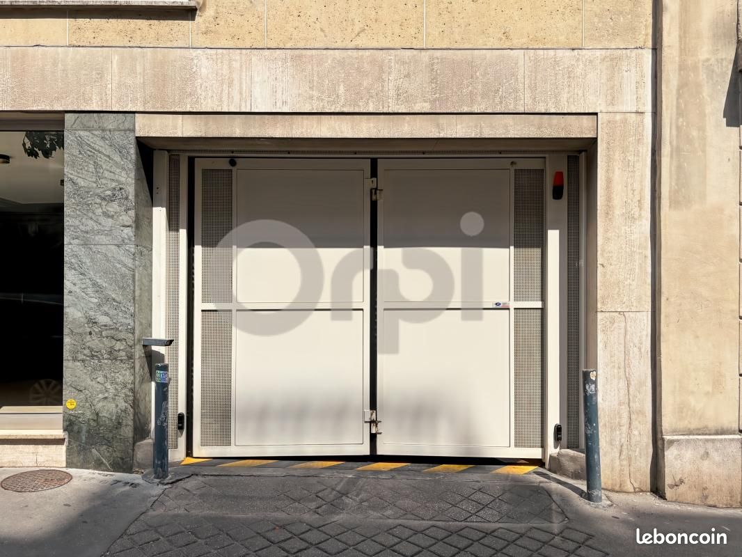 Parking 16 m² · à Paris · 16 m² · 90 €