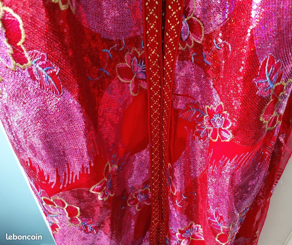 Magnifique caftan rouge avec ceinture Neuf (image 2)