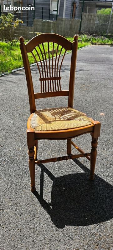 4 chaises + une table (image 1)